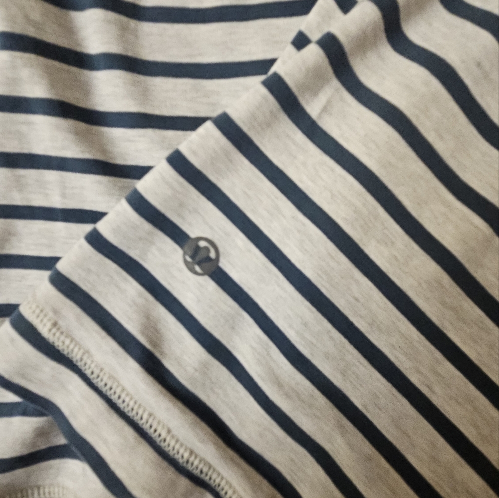 Lululemon tee